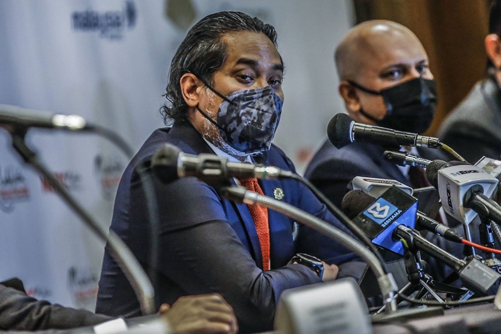 凯里指出，卫生部在研究是否要让接种2剂科兴疫苗和1剂辉瑞加强剂的群体，接种第4剂疫苗，以增强抵抗Omicron变种异株的力度。-Hari Anggara摄-