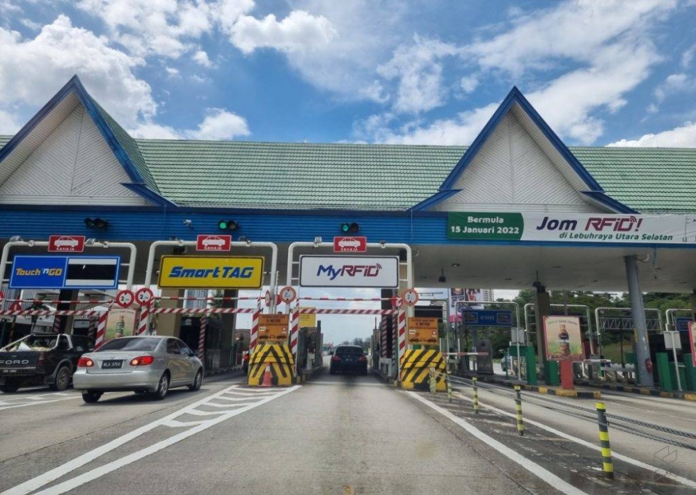 白沙罗收费站的RFID通道。-摘自Soyacincau-