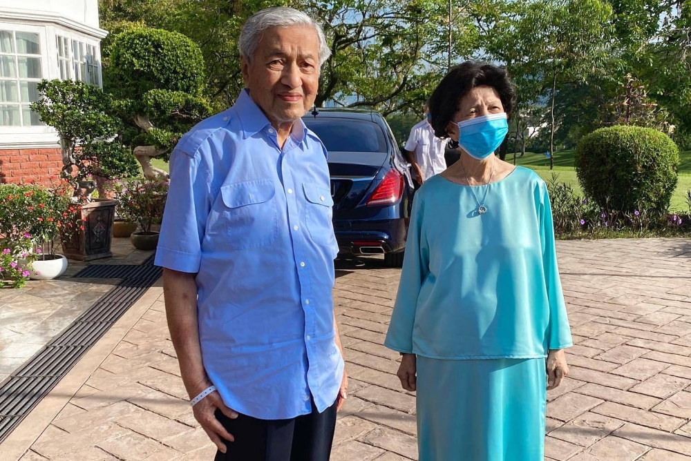 马哈迪获得国家心脏中心的批准，在制定时间返回住家修养，然后再回去医院接受治疗。-图取自马哈迪脸书专页-