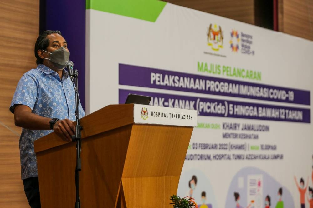 凯里说，在抵御新冠病毒变异毒株Omicron浪潮方面，施打加强针是最佳防护措施。-Ahmad Zamzahuri摄-