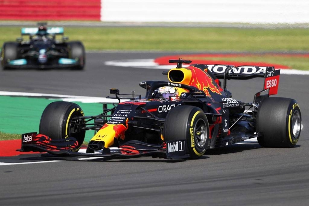 红牛车队维斯塔潘去年在英国银石赛道的冲刺赛上角逐。-法新社-