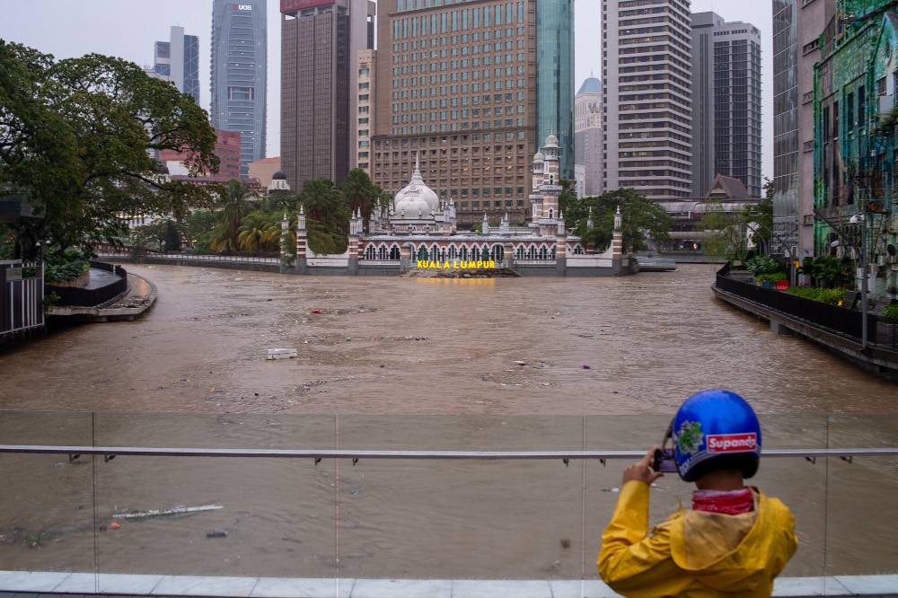 郭素沁质问沙希淡是否还坚持其在2013年发表的声明，即我国拥有最好的水灾管理系统？-Shafwan Zaidon摄-