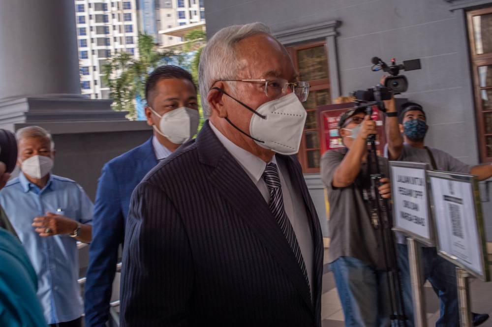 艾力克说，纳吉（图）从中高盛为1MDB处理的债券交易中，获得7亿5600万美元（约31亿8000万令吉）。-Shafwan Zaidon摄-