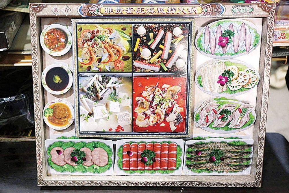 随着海底捞在我国开设多家分店，业者也推出纸扎海底捞。-摘自网络-