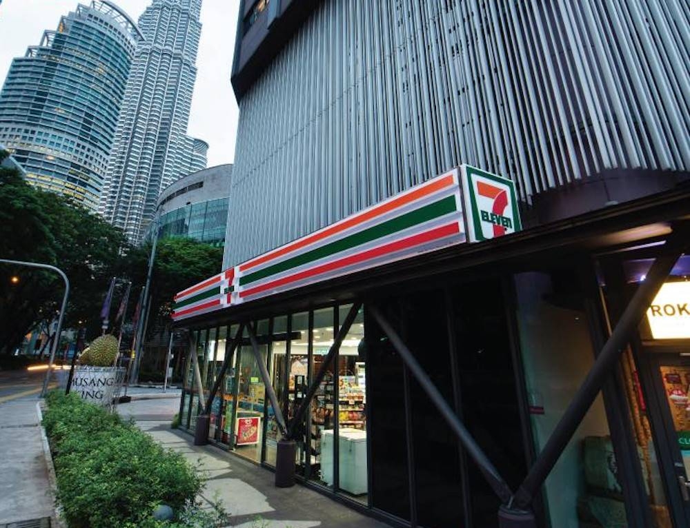 7-11表示，从4月1日起，特定分店将恢复24小时营业。