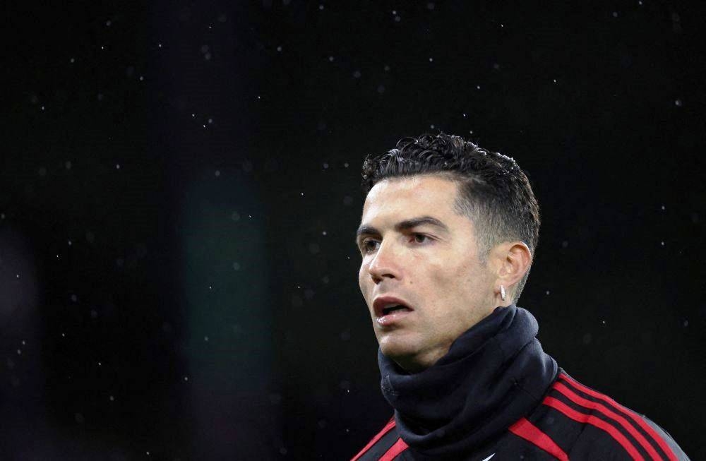 C罗在社交媒体宣布龙凤胎儿子夭折的噩耗。-路透社-