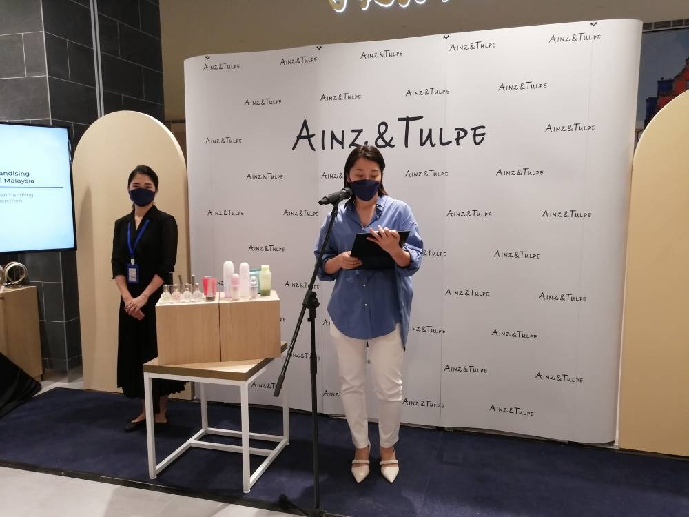 丸红株式会社采购计划经理Chiharu Matsunaga也在发布上，向大家推介日本著名美妆店Ainz & Tulpe的热门商品。-刘家仪摄-