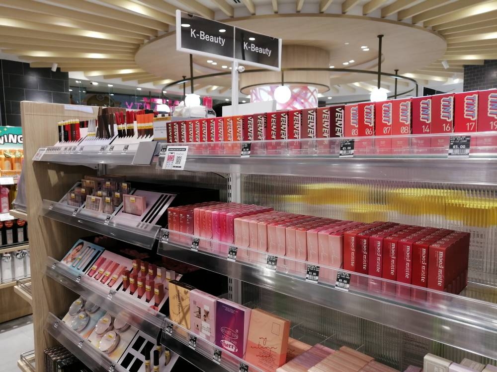 化妆品的种类繁多，美妆爱好者可以依据自己的需求，慢慢挑选。-刘家仪摄-