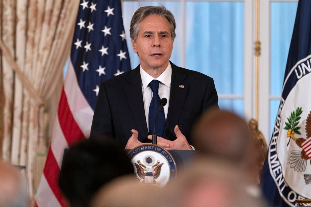 布林肯强调美国不支持台独，重申一个中国政策，反对任何单方面改变现状，但他指北京的言词与行动日益挑衅，威胁台海和平稳定。-路透社-