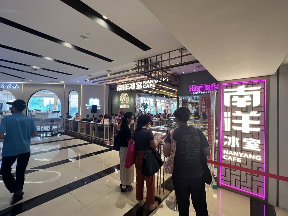 访客还有许多如Memorie Café 、南洋冰室、Tonkatsu by Ma Maison 、The Owls Café 、Black Tap Craft Burgers & Shakes 、The Resort Café等选择。-庄礼文摄-