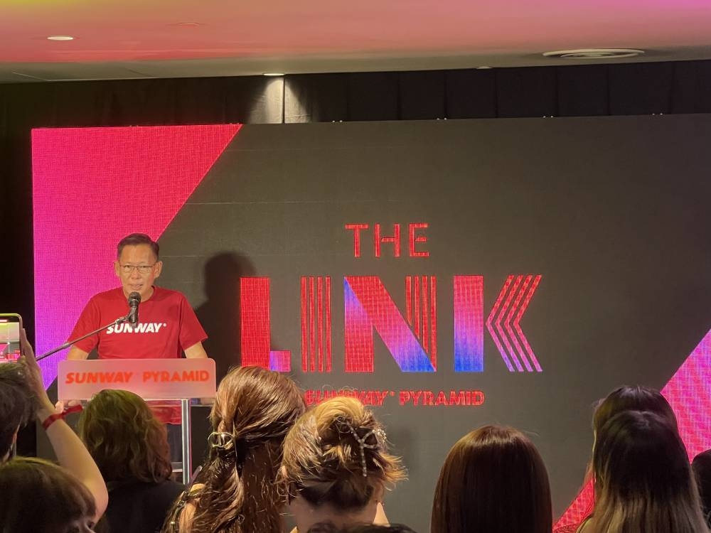 双威广场与主题公园集团(Sunway Malls and Theme Parks)首席执行长陈海全,为The Link主持推介礼。-庄礼文摄-