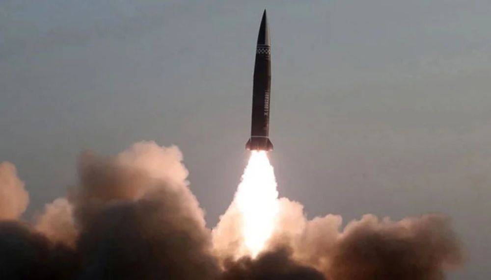 朝鲜周日向东部海域发射8枚短程弹道导弹。-法新社档案照-