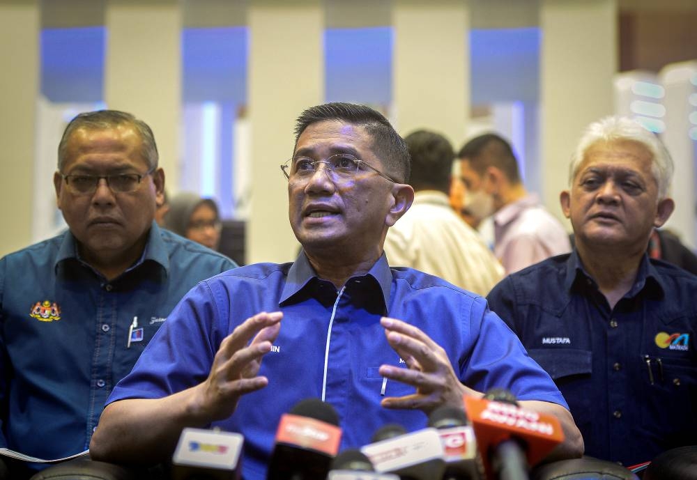 阿兹敏仅强调，自己有责任加强现有的联盟政府，确保国家政局稳定。-马新社-