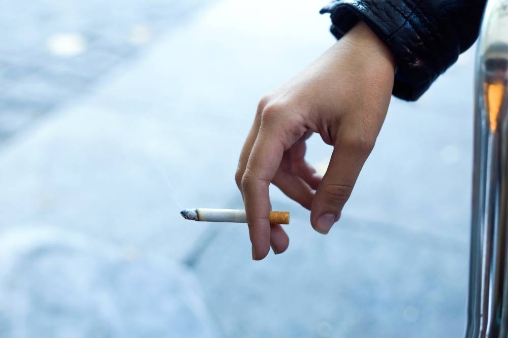 有研究显示,戒烟可以大大减少牙齿脱落的问题。-摘自freepik-