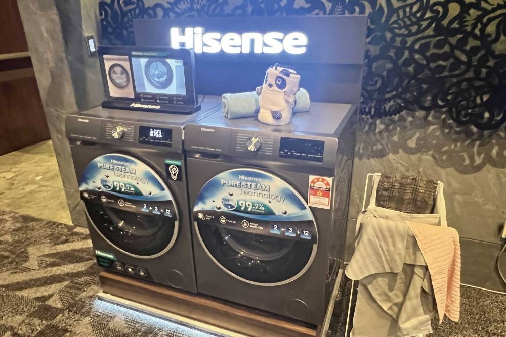 Hisense今年共推出4款洗衣机,包括2款顶置洗衣机,以及图中的前置洗衣机和洗烘一体机;售价分别为1739令吉(13公斤)、2699令吉(20公斤)、2399令吉(10.5公斤)及3999令吉(10公斤)。-庄礼文摄-