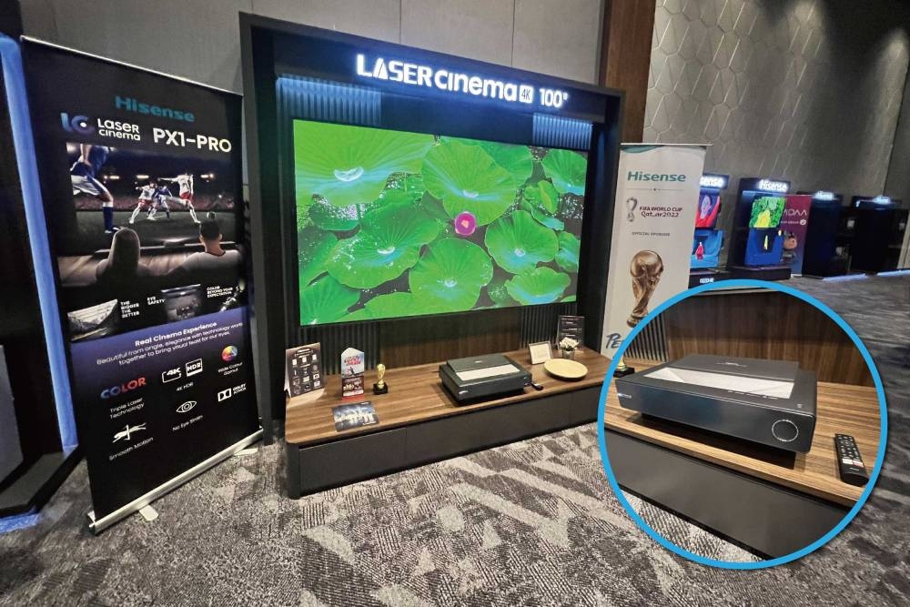 PX1-PRO UST投影仪配备了Trichroma激光发动机,可实现BT.2020颜色空间的全面覆盖。它还提供了从90到130英寸的剃须刀4K图像,无损音频,电影制片人模式和智能家庭集成。-庄礼文摄-