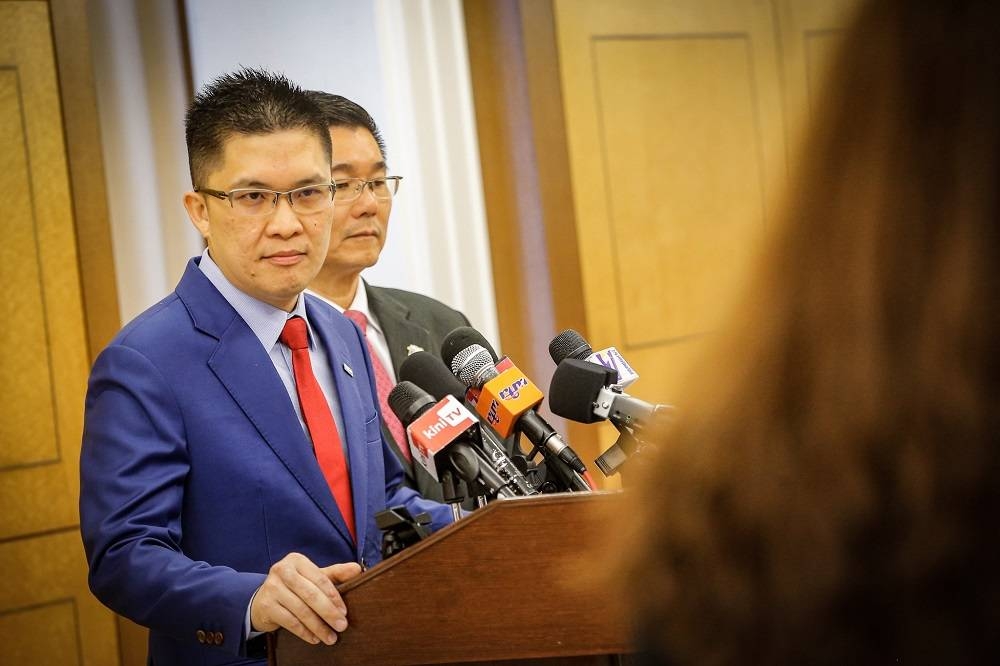 黄家和指出，财政部及获得合约以建造近海巡逻舰的公司，也将被传召予以解释。-Hari Anggara摄-