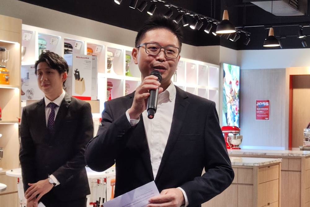 陈文明电器店总经理陈伟杰表示:“我们目前正在筹备烘焙课程,预计将于今年11月在KitchenAid厨房电器体验店开办。”-刘家仪摄-