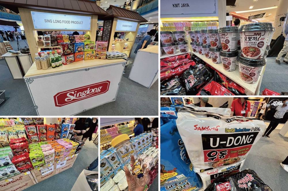 访客们可购买各式各样的韩国泡面、饮料及零食，现场还会有免费的韩国传统服饰摊位，免费供访客换衣拍照打卡。-庄礼文摄-