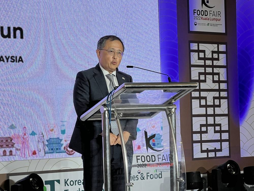 韩国驻马来西亚大使馆财政秘书Son Min Geun表示，-希望2022年韩国食品展能够促进马韩两国之间的文化交流。-庄礼文摄-
