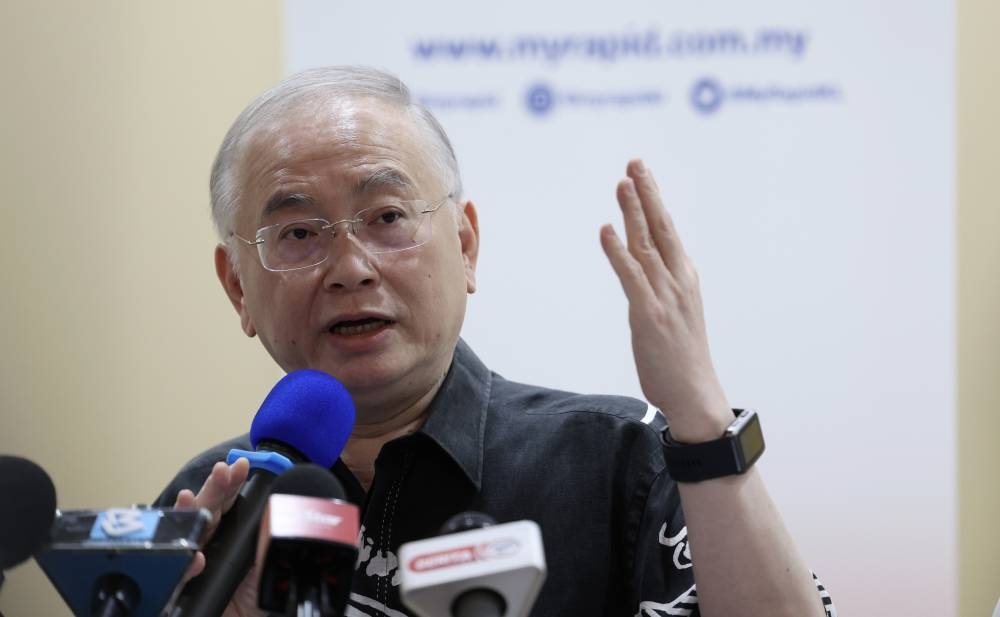 魏家祥表示，当局会在今明两天进行通车测试，并会由专才和厂商监督观察，才能重开轻快铁服务。-马新社-