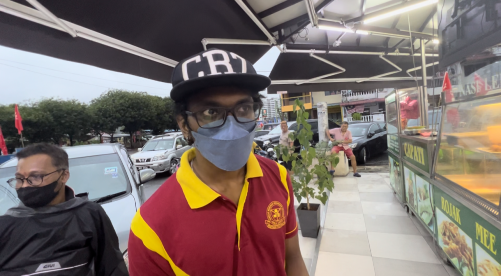 19岁的首投族萨古南说,作为决定国家未来的‘新生力军’,我们应该保持开放的态度,并且尽量不影响彼此的政治立场。-庄礼文摄-