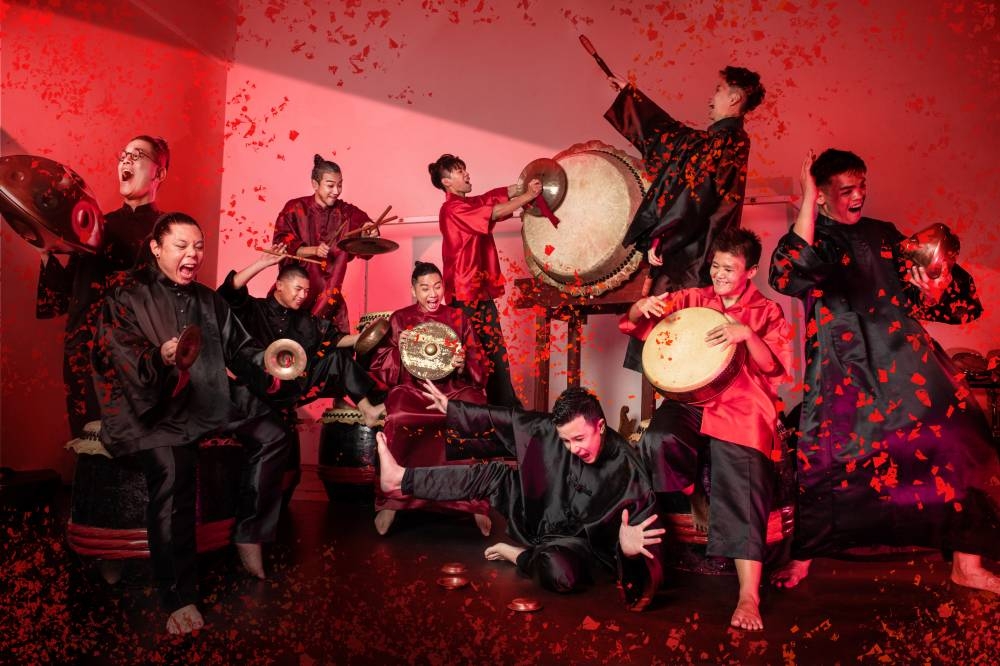 《鼓典南洋》通过3段表演,让潮州大锣鼓、传统华乐与甘美兰音乐同台演出。-手集团提供-