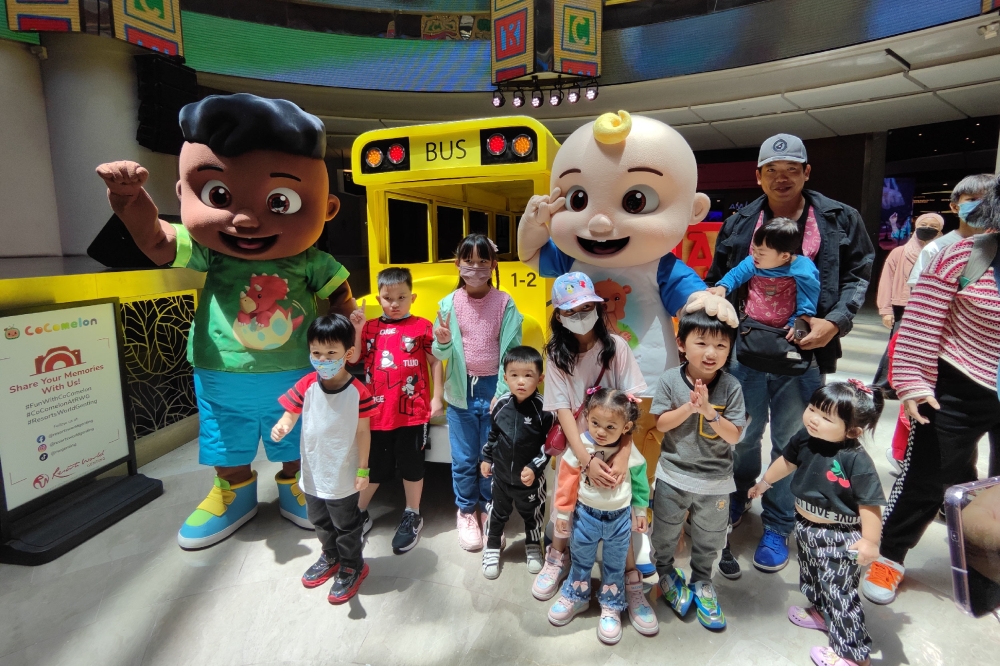 小朋友们有机会亲自与JJ 及Cody见面和合照。-刘家仪摄-