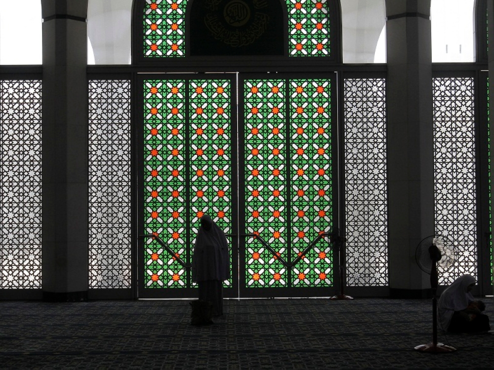 登州禁止各州属的州议员、国会议员、以及上议员，在登州范围内的任何清真寺或祈祷室，发表宗教演讲、政治演说等活动。-路透社-