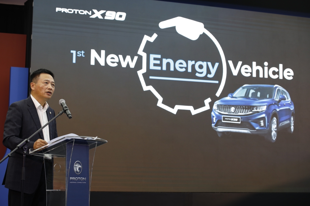 宝腾首席执行长李春荣博士表示，最新推出的X90作为宝腾的首款微混合动力车型，集创新技术和智能解决方案为一体，可以为客户提供绝佳的驾驶体验。-宝腾供图-