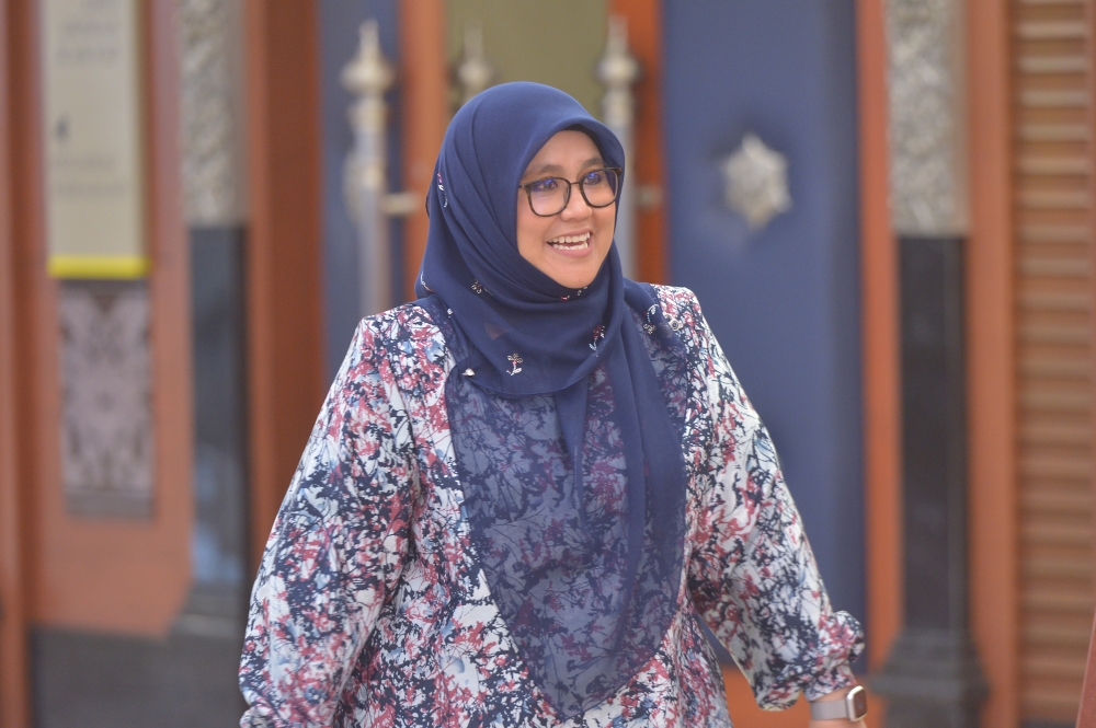 玛丝艾米雅蒂（图）及黄书琪认为，公账会听证会必须公开给民众，这样听证会才能以透明且问责的方式进行。-Shafwan Zaidon摄-