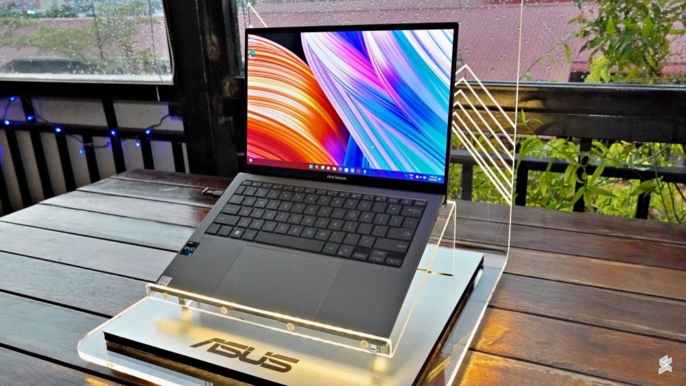 这是一台轻巧、便携、强大的屏幕以及能够完成日常工作的笔电。-图摘自Soya Cincau-