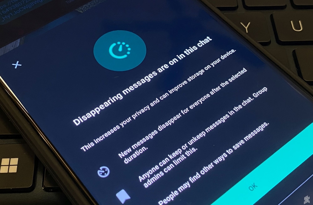 用户可通过点击书签图标来保存某些WhatsApp聊天记录，它将保存至被手动删除。-图摘自Soya Cincau-