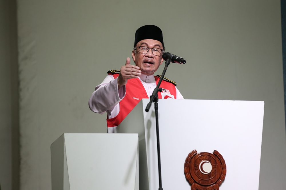 安华说，他有信心，联合政府会一直执政至届满为止。-Ahmad Zamzahuri摄-