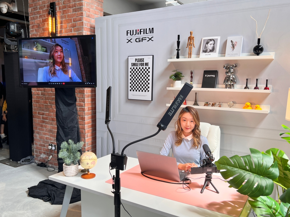 胶片模拟模式可用于直播及网络会议，你可通过提供的USB-C将相机连接到电脑充当网络摄像头。-庄礼文摄-