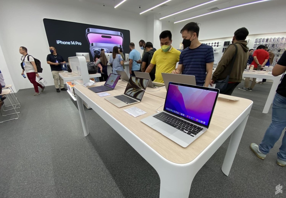 第二间的苹果高级合作伙伴商店（Apple Premium Partner Store）Machines位于万达镇购物广场。-图摘自Soya Cincau- 