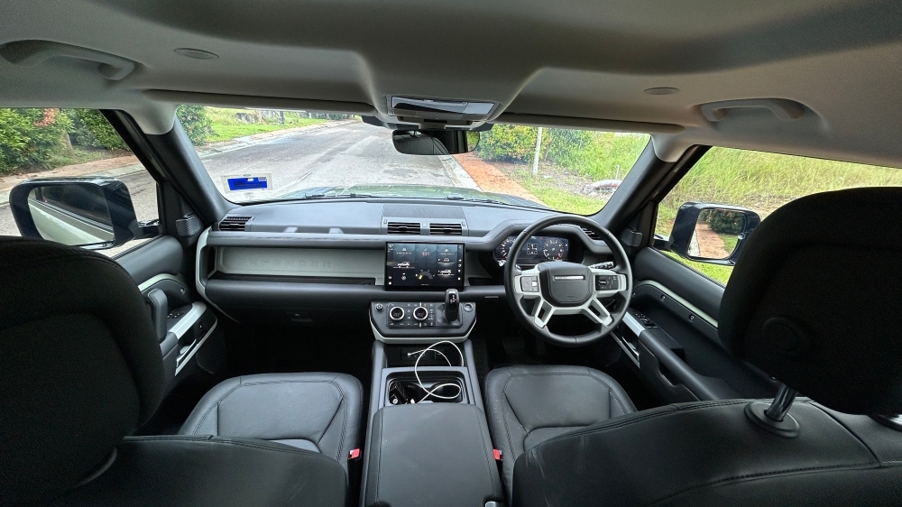 享受驾驶Land Rover Defender 90的乐趣。-Amirul Hazmi摄-