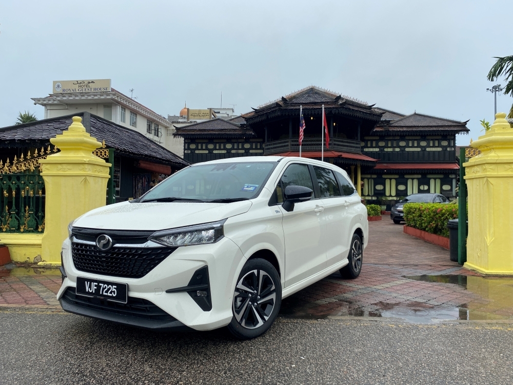 新款Perodua Alza与上一代车款有着天壤之别,两者的唯一共同点似乎只有名字;因为前者的底盘、变速器、设计、技术和整体配置都是全新的。-Amirul Hazm摄-