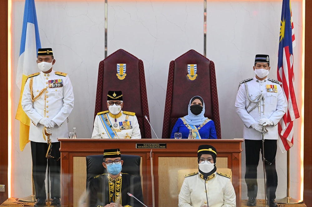 槟州元首敦阿末弗兹的华诞册封仪式印州议会已解散而被展延。