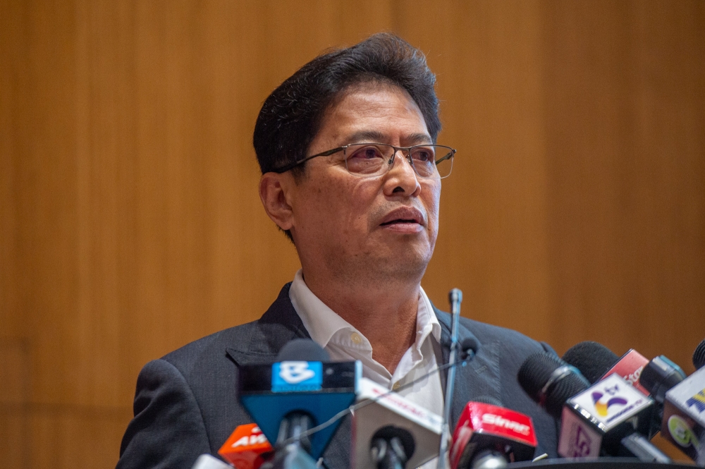 阿占巴基表示，当局还在调查吉隆坡国际机场的扣留游客事件，希望媒体不要渲染。-Shafwan Zaidon摄-