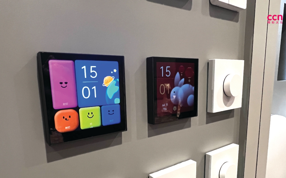 Aqara Magic Switch S1E 是 Aqara 专为全球市场设计的首款智能触控面板，可直观地导航、查看和组织你的智能家居。 -庄礼文摄-