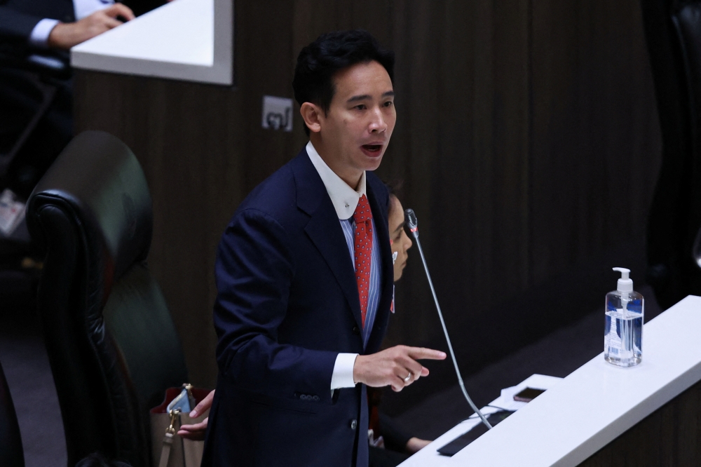 泰国国会周四举行首相选举，唯一候选人、前进党党魁披塔，得票未过国会两院750票的半数，未能在这次选举中当选。图示他在联合议会上发表讲话。-路透社-