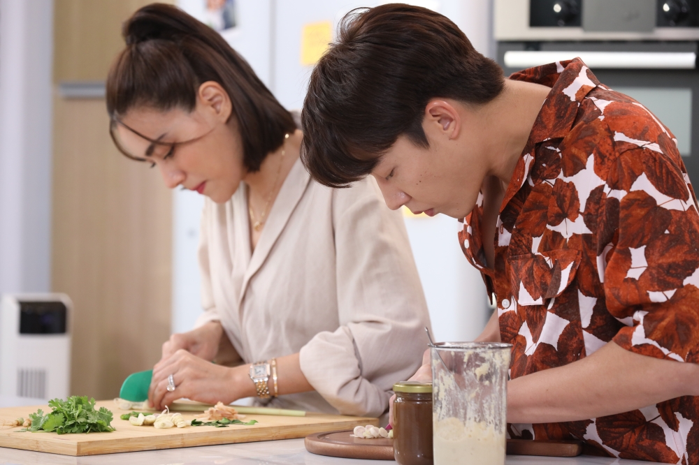 《马克金柏莉与大厨》共有10集，将呈现这对未婚夫妻的烹饪探险之旅。-HBO GO提供-