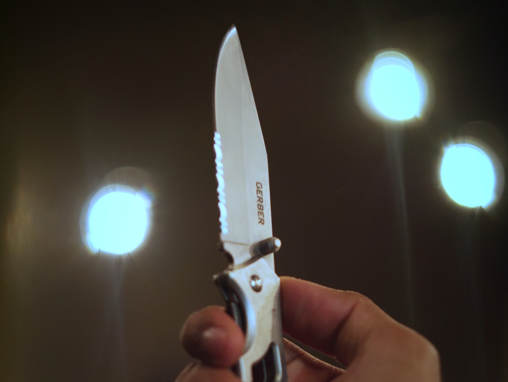 韩国首尔新林地铁站惊传随机杀人事件，一名男子持刀在路上随机砍人，造成1人死亡3人轻重伤。-示意图-