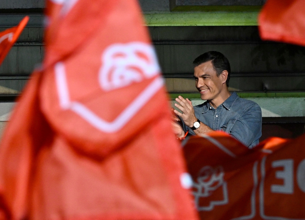 西班牙现任首相桑切斯领导的工人社会党在大选中取得122席，无法独立执政。-法新社-