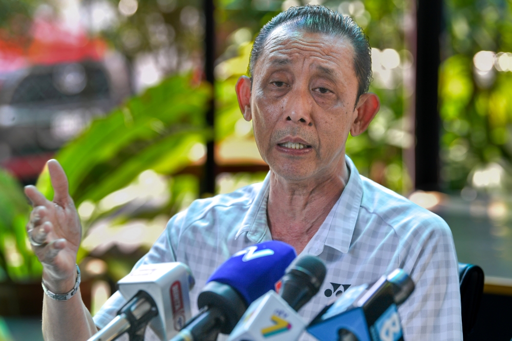 原任马羽总青年发展总监米斯文周二召开记者会炮轰马羽总，并宣泄在今年杪合约到期前突然提前遭解雇的不满。-马新社-