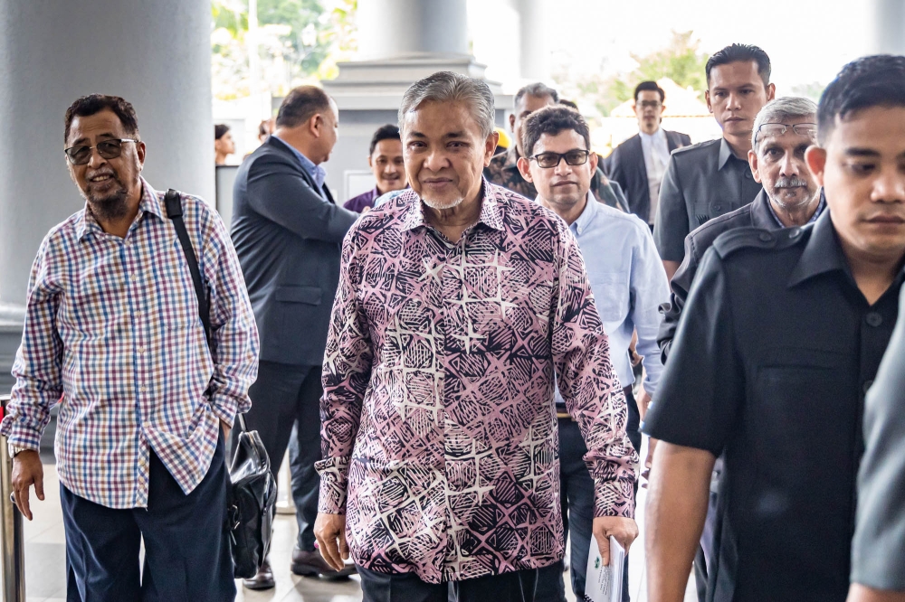 阿末扎希在挪用健康思维基金资金案共面对47项控状。-Firdaus Latif摄-