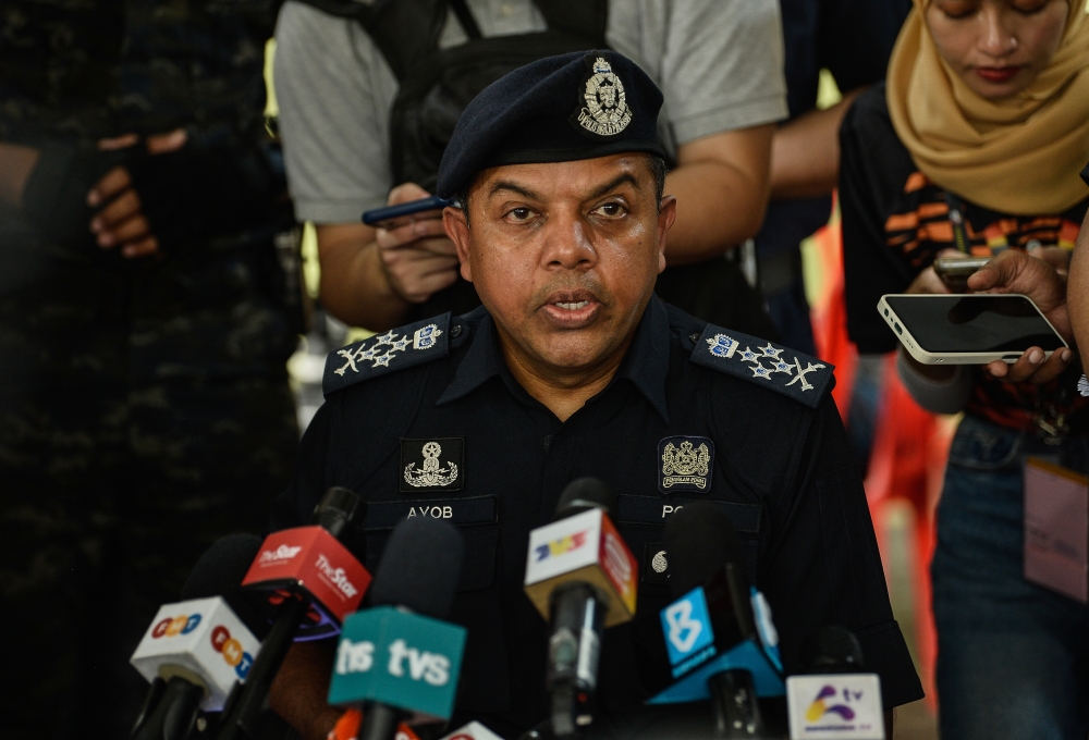 阿育汉证实社交媒体昨天流传的一个视频，东海岸某警区总部范围确实发生挑衅事件。-马新社-
