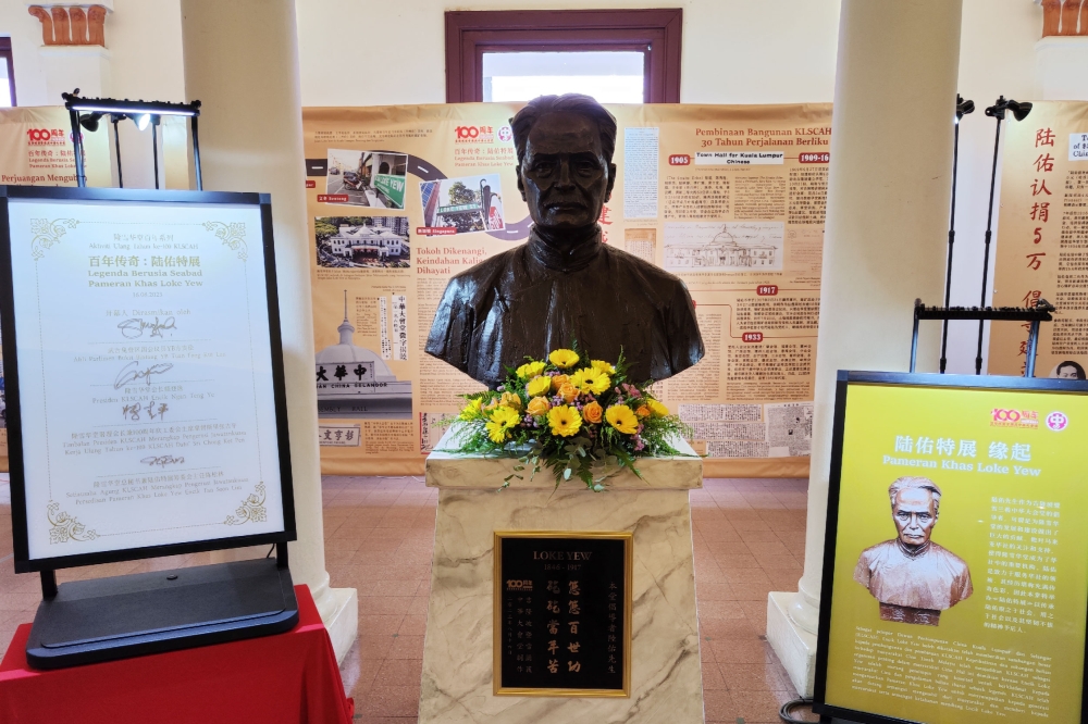 “百年传奇：陆佑特展”从8月16日至8月31日在隆雪华堂二楼走廊（诚毅厅外）举行。-刘家仪摄-