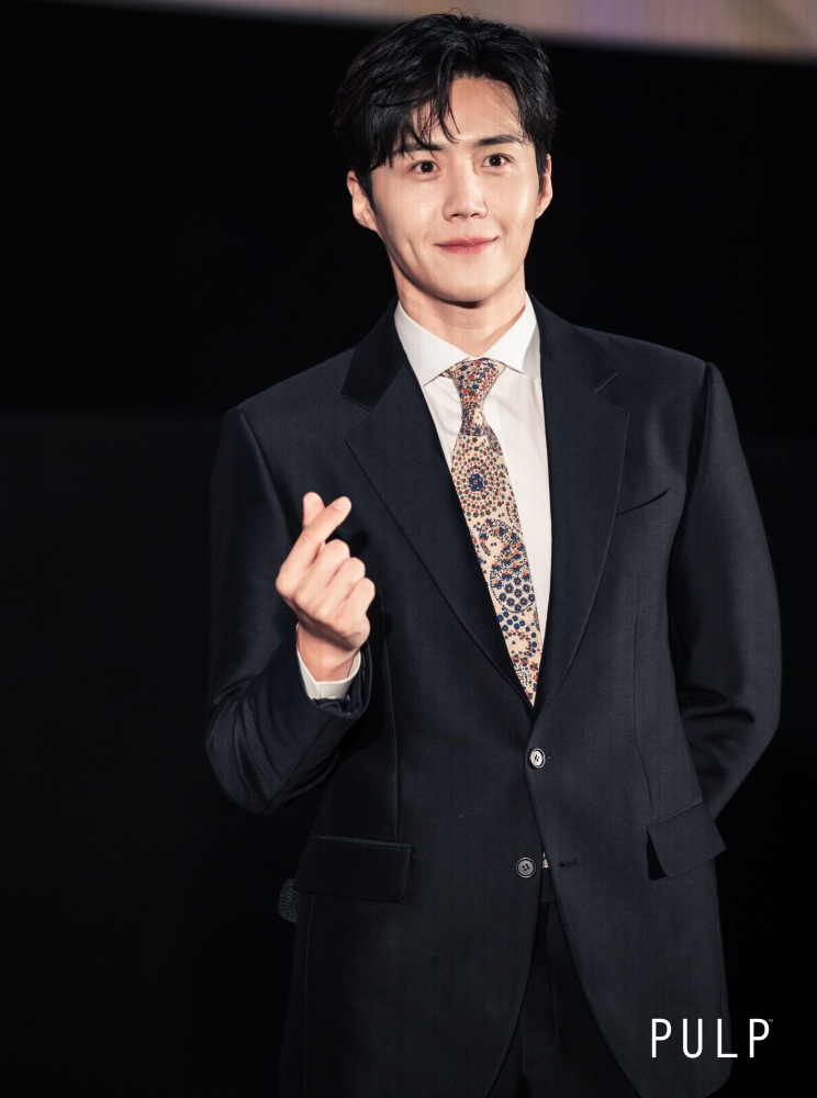 金宣虎身穿黑色西装帅气现身记者会。-主办单位提供-